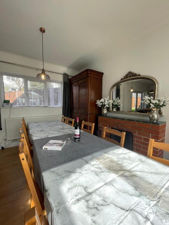 Holiday home Huge 6 Bedroom House In *