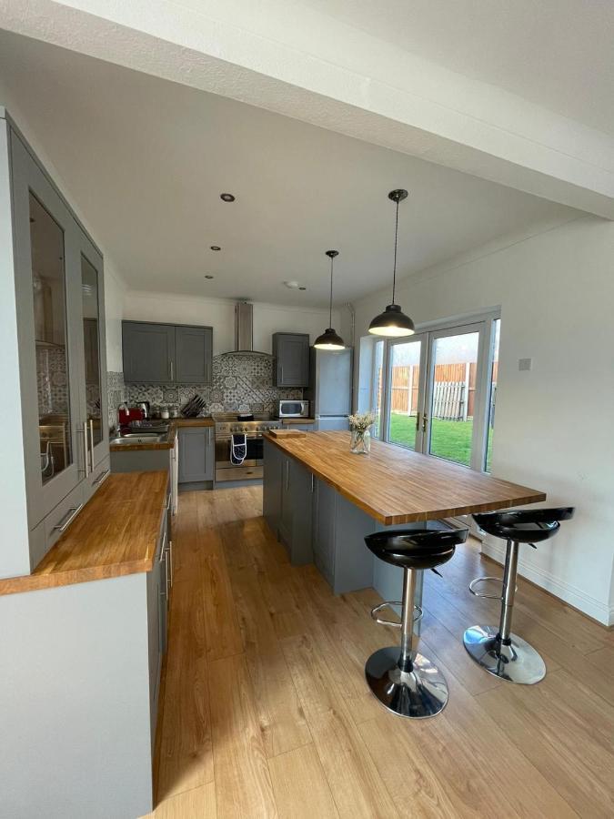 Holiday home Huge 6 Bedroom House In *
