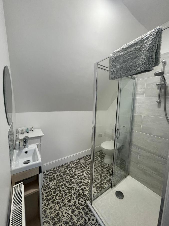 Holiday home Huge 6 Bedroom House In *