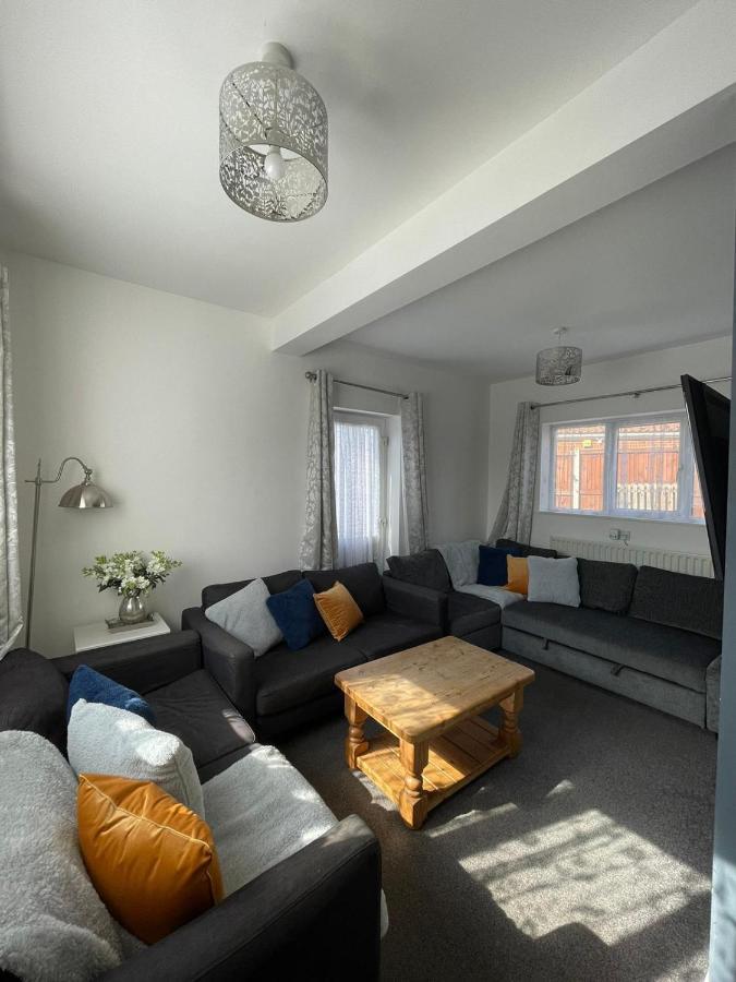 Huge 6 Bedroom House In Holiday home